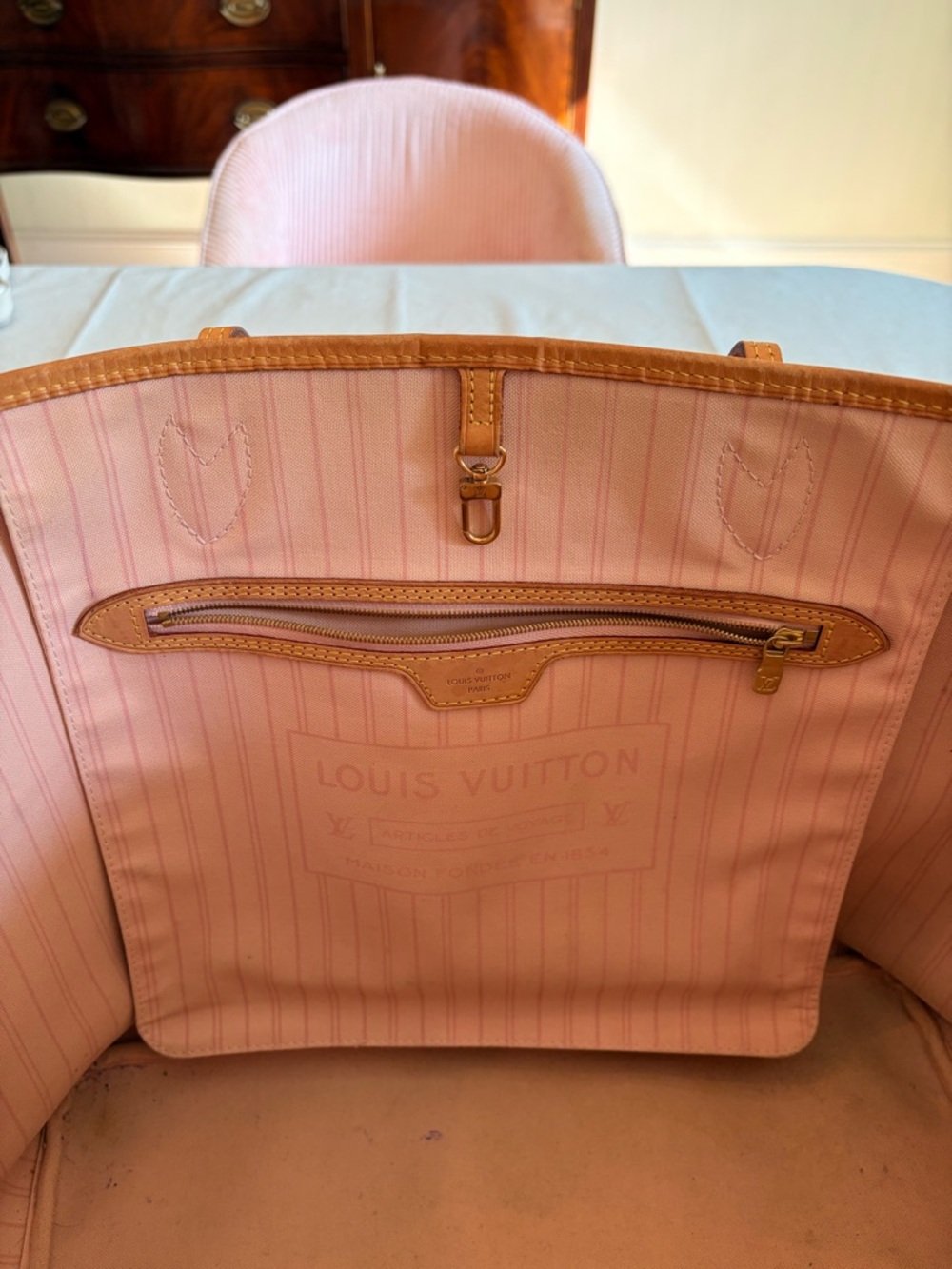 Louis Vuitton Damier Azur Canvas Tote in Light Gray and White size L - Picture 6 of 9